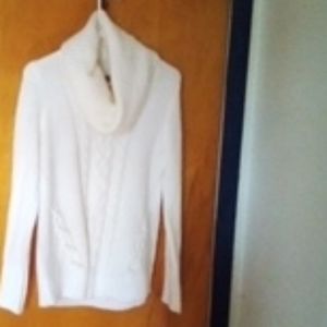 Gorgeous ribbed off white sweater